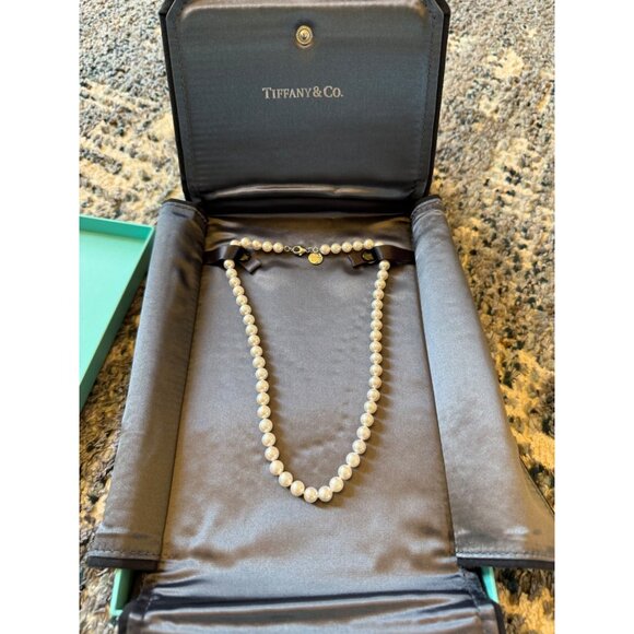 TIFANNY & CO Tiffany Essential Pearls necklace of Akoya Pearls - Picture 2 of 5